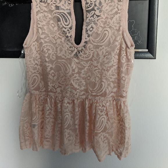 Light pink lace cutout top - Picture 3 of 5